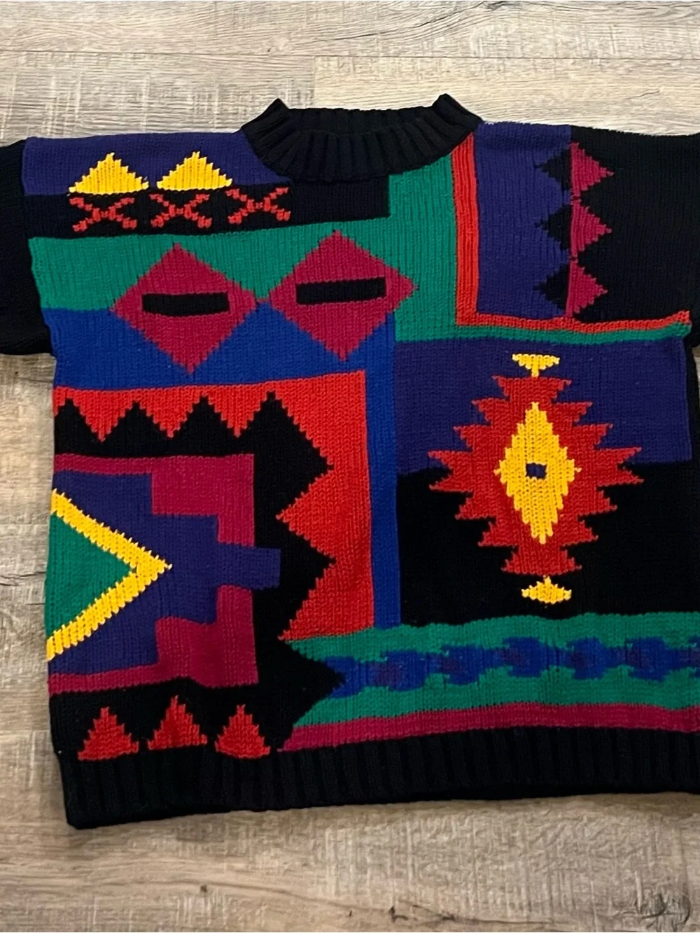 International sportswear co bold crewneck
